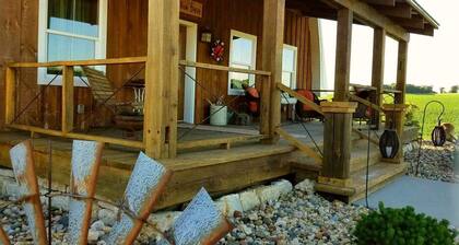 Harvest view barn. 15 minutes from lake Delhi perfect for weddings,baby showers