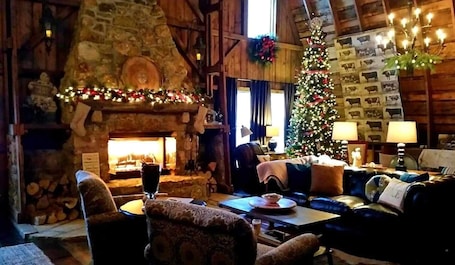 Interior. Harvest view barn. 15 minutes from lake Delhi perfect for weddings,baby showers