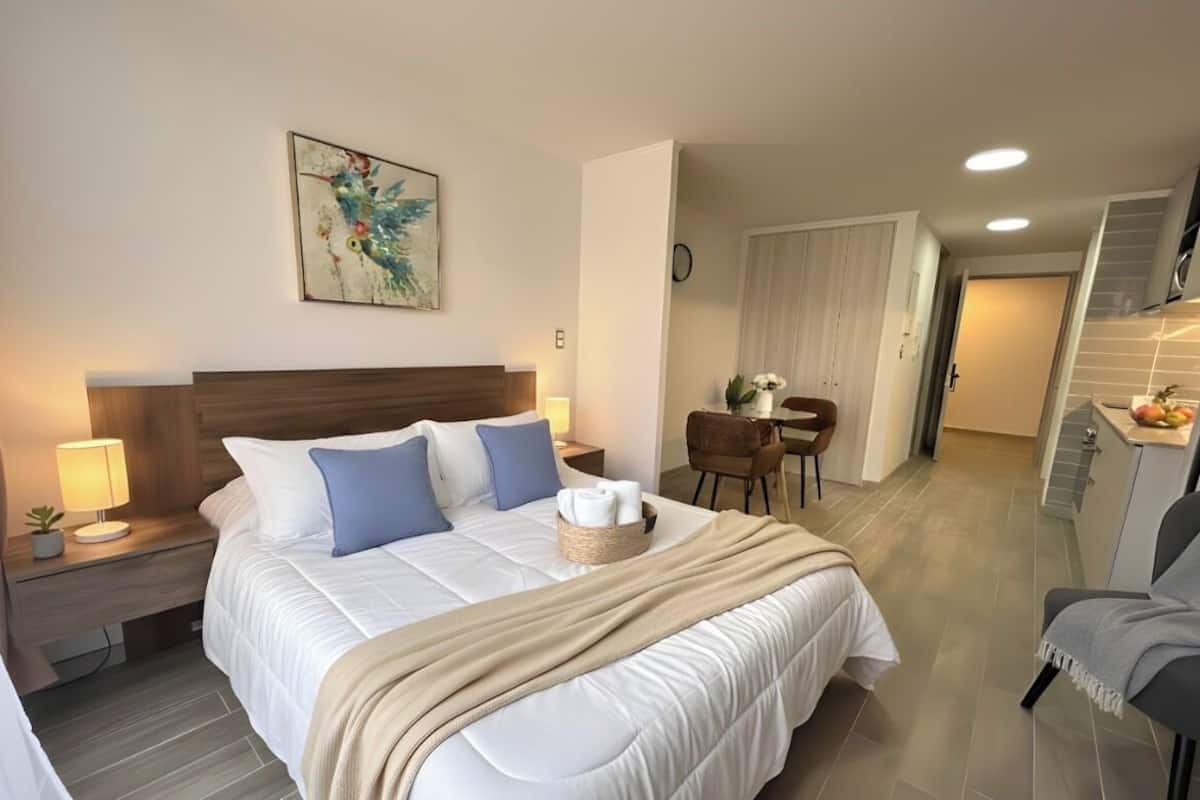 Standard Studio, 1 Queen Bed | Blackout drapes, iron/ironing board, free WiFi