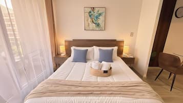 Estudio estándar, 1 cama de matrimonio | Cortinas opacas, tabla de planchar con plancha, wifi gratis