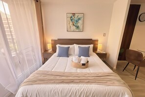 Cortinas blackout, tabla de planchar con plancha y wifi gratis 