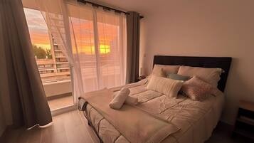 Verdunkelungsvorhänge, Bügeleisen/Bügelbrett, kostenloses WLAN