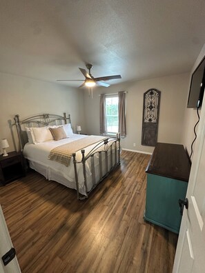 Bügeleisen/Bügelbrett, WLAN, Bettwäsche