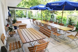 Outdoor dining - Silvio-Gesell-Tagungsstätte (Wuppertal)