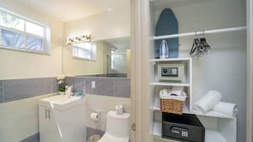 Family Studio, Kitchenette, Beachside (Self check-in) | Bathroom