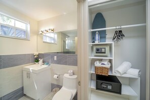 Family Studio, Kitchenette, Beachside (Self check-in) | Bathroom - Casa Colaretta By At Mine Hospitality (Miami Beach)