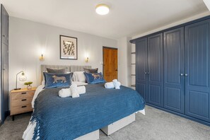 3 slaapkamers, een strijkplank/strijkijzer, wifi, beddengoed