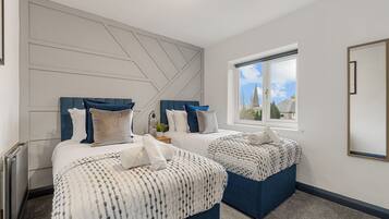 3 bedrooms, iron/ironing board, WiFi, bed sheets