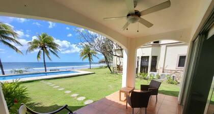 Hacienda Iguana 2BR Beachfront/Pool- Villas Iguana