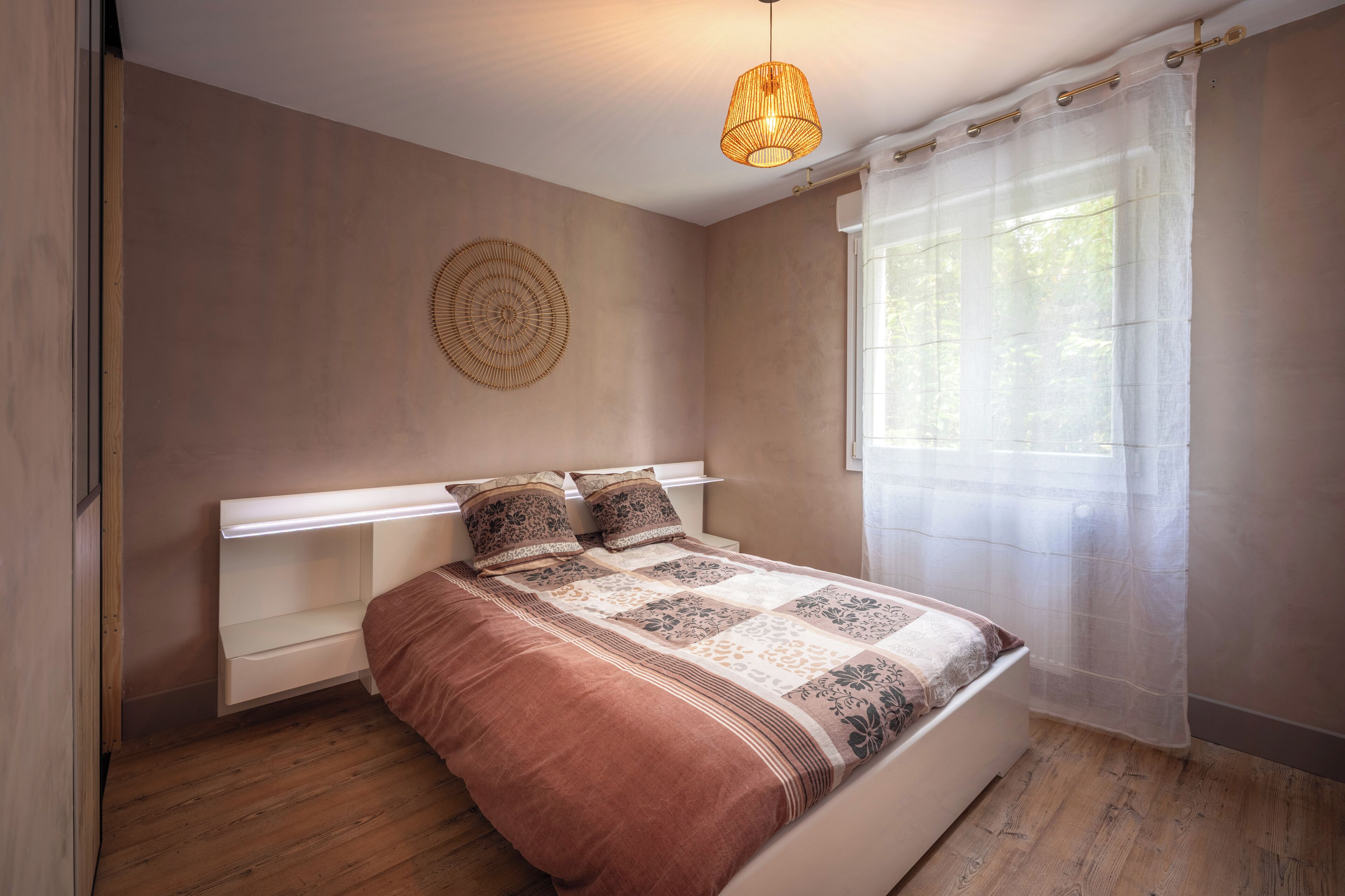 2 多间卧室、床单