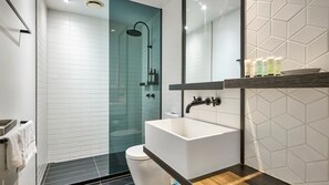 Shower, towels - Docklands Oasis - Steps from Marvel Stadium (Docklands)