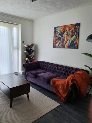 House, 3 Bedrooms | Ruang tamu