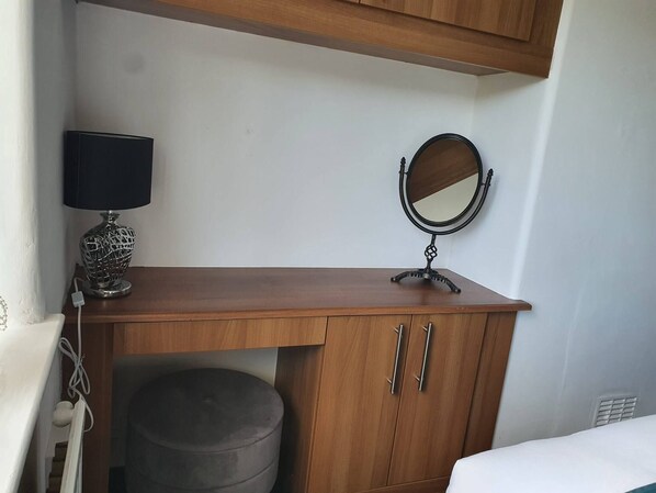 House, 3 Bedrooms | 3 bedrooms - Spacious 3BR in Swinton - Wi-fi, Desk, Garden & Free Parking (Manchester)