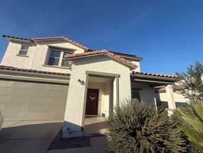 Exterior - Private Heated Pool + Year-Round Hot Tub (Maricopa)