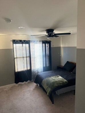 Desk, WiFi, bed sheets - Private Heated Pool + Year-Round Hot Tub (Maricopa)