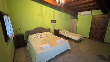 1 bedroom, free WiFi, bed sheets