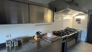 冰箱、烤箱、炉灶、厨具/餐具