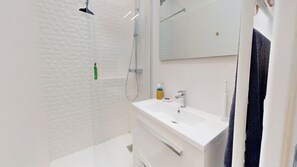 Shower - Le Grand Angle (La Baule-Escoublac)