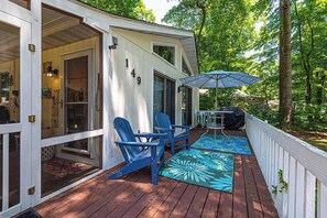Outdoor dining - Seashell Shores Beach House (Ocean Pines)