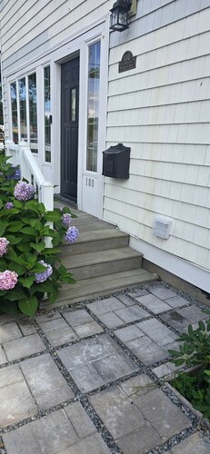 Cozy Bethpage Hideaway