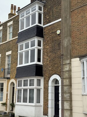 Exterior - Superb 3-bedroom townhome in lovely Ramsgate perfect for families (Ramsgate)