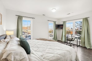 2 Schlafzimmer, Schreibtisch, Bügeleisen/Bügelbrett, Reisekinderbett