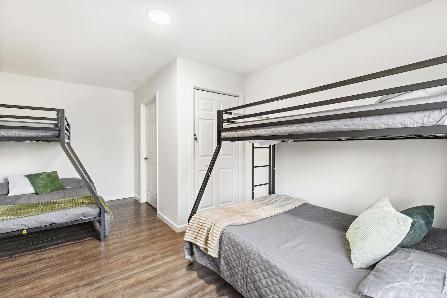 2 bedrooms, desk, iron/ironing board, travel cot