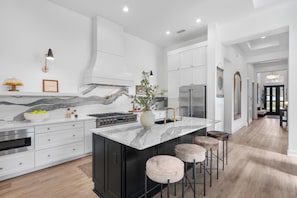 Mikrowelle, Ofen, Herdplatte, Geschirrspüler