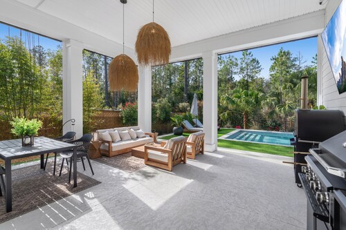 A Refined Modern Sanctuary.
Architectural elegance meets private resort living.