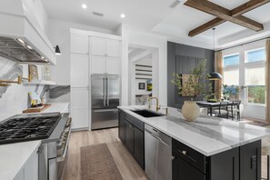 Micro-ondes, four, plaque de cuisson, lave-vaisselle