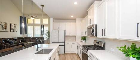 Micro-ondes, four, plaque de cuisson, lave-vaisselle