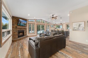 TV, fireplace - The Pine Getaway on 60 Acres with Hot Tub (Pine)