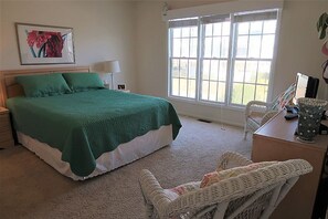 5 bedrooms, Internet - 5 Bedroom Quiet Neighborhood Short Walk to Beach (Ocean Isle Beach)