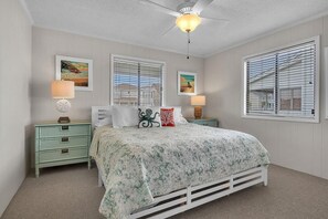 4 bedrooms, Internet - 4 Bedroom Quiet Neighborhood Short Walk to Beach (Ocean Isle Beach)