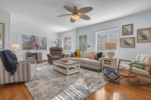 Smart TV - 4 Bedroom Quiet Neighborhood Short Walk to Beach (Ocean Isle Beach)