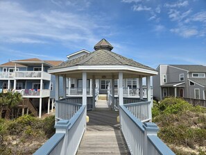 Terrace/patio - 4 Bedroom Oceanfront Spacious Beach House (Ocean Isle Beach)