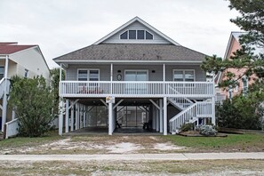 Exterior - 4 Bedroom Third Row Cozy Beach Cottage (Ocean Isle Beach)