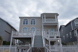 Exterior - 5 Bedroom canal house with pool (Ocean Isle Beach)