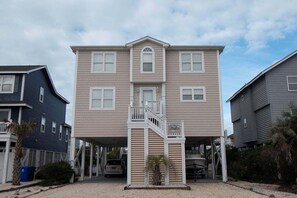 Exterior - 5 Bedroom canal house with pool (Ocean Isle Beach)