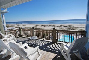 Property grounds - Large 6 bedroom oceanfront house w/ pool (Ocean Isle Beach)