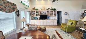 Smart TV - 5 Bedrooms Oceanfront Beach House for 10 (Ocean Isle Beach)