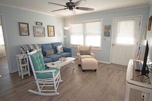 Smart TV - 4 Bedroom Dog Friendly Canal House with Dock (Ocean Isle Beach)
