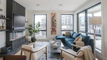 Premium Condo, Mountain View | Living area