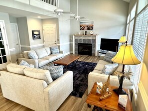 Smart TV - 4 Bedroom 4 Bath House Private Pool Close to Beach (Ocean Isle Beach)