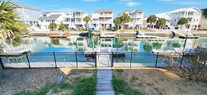 Exterior - 5 Bedroom Canal House with Boat Dock, Close to Beach (Ocean Isle Beach)