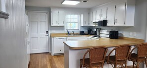 Fridge, microwave, oven, stovetop - 4 BEDROOM DOG FRIENDLY CANAL HOUSE WITH DOCK (Ocean Isle Beach)