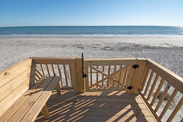 Beach nearby - 6 Bedroom Oceanfront New House with Elevator (Ocean Isle Beach)