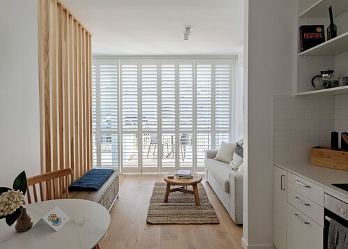 Stylish Sunny Matakana Townhouse Steps to Shops + Indoor-Outdoor Living.