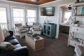3 bedrooms, Internet - Cute 3 bedroom oceanfront cottage, sleeps 6 (Ocean Isle Beach)