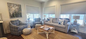 Smart TV - New 3 bedroom house private pool, close to beach (Ocean Isle Beach)
